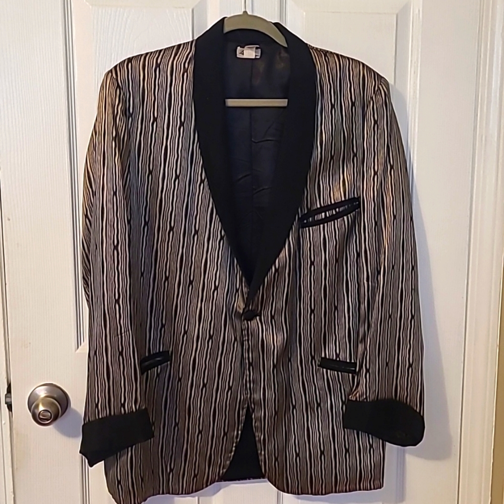 Men's smoking jacket. No size on tag. 17 1/2 inches shoulder to shoulder.